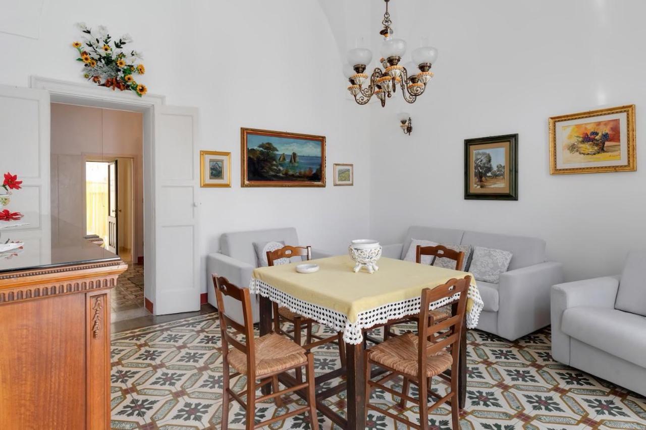 La Torre Antica Dimora Apartment Giuggianello Bagian luar foto