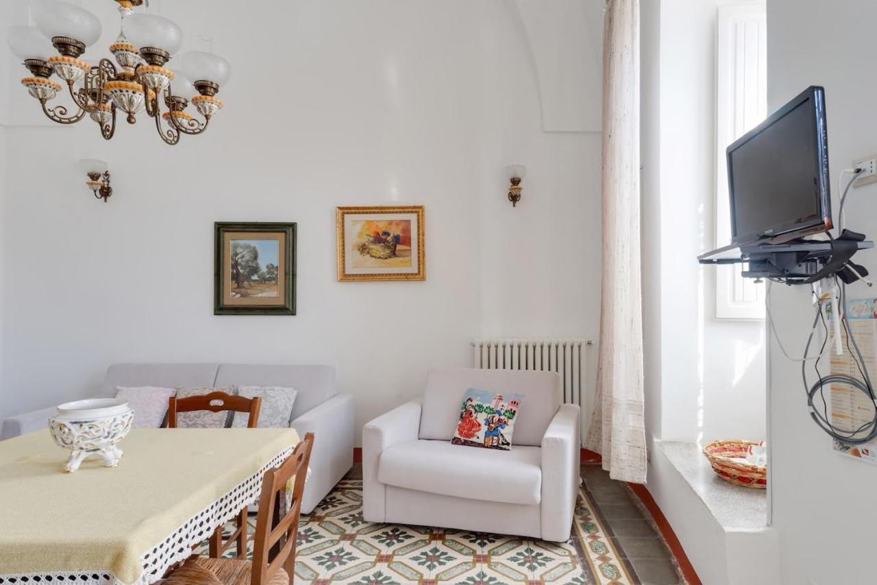 La Torre Antica Dimora Apartment Giuggianello Bagian luar foto