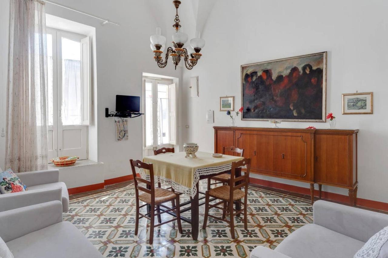 La Torre Antica Dimora Apartment Giuggianello Bagian luar foto