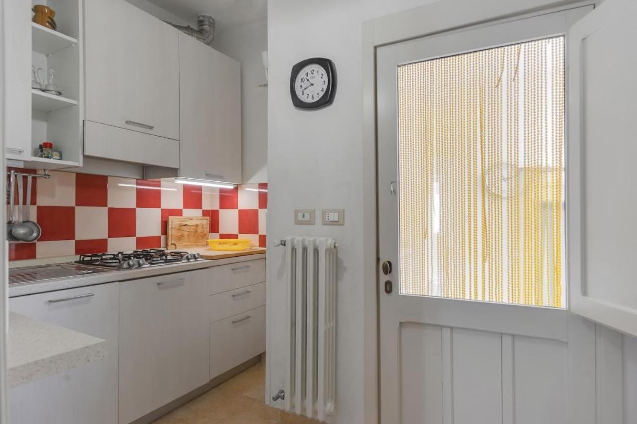 La Torre Antica Dimora Apartment Giuggianello Bagian luar foto